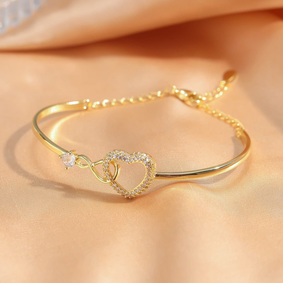 Chain Hollowed Heart Shape Bracelet, Elegant Design